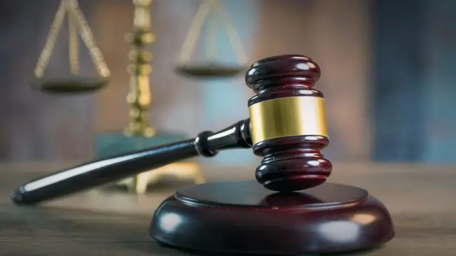 நீதிமன்றம்