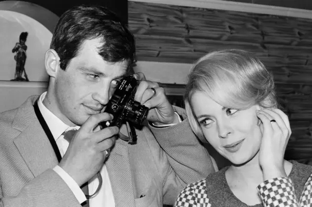Jean Paul Belmondo y Jean Seberg, en el rodaje de "Échappement libre" en 1964.
