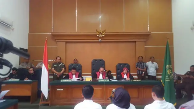 Ketiga bos First Travel yang menjadi terdakwa tidak didampingi pengacara