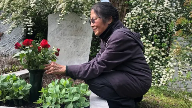 Siti Krisnowati, eksil di Belanda