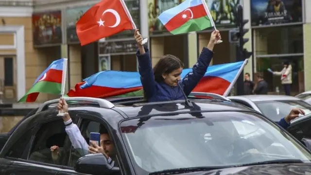 Машина с флагами