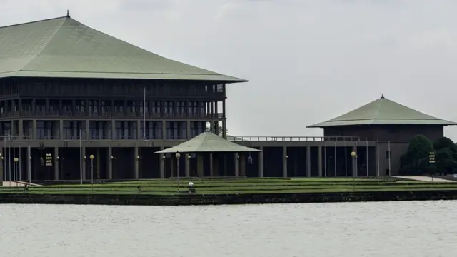 පාර්ලිමේන්තුව