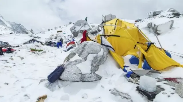 زلزلے کے بعد کا منظر