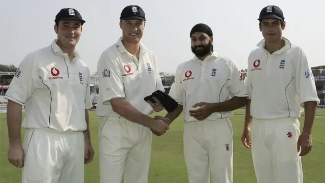 ઈંગ્લેન્ડના ક્રિકેટર એલિસ્ટર કૂક અને મોન્ટી પાનેસર