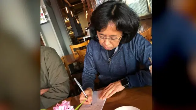 Rohmatin Bonasir, wartawan BBC News Indonesia mewawancarai TKI, WNI gelap di Inggris.