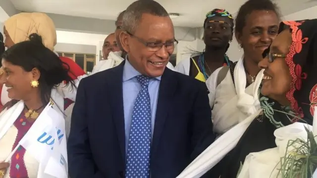 ምክትል ርእሰ ምምሕዳር ዶክተር ደብረፅዮን ምስ ኣምባሳደራት ሰላም