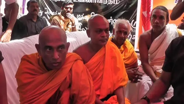 ප්‍රාදේශීය ලේකම් කාර්යාලයක් ඉල්ලා බෞද්ධ, හින්දු, ක්‍රිස්තියානි පූජකවරුන් උපවාසයක