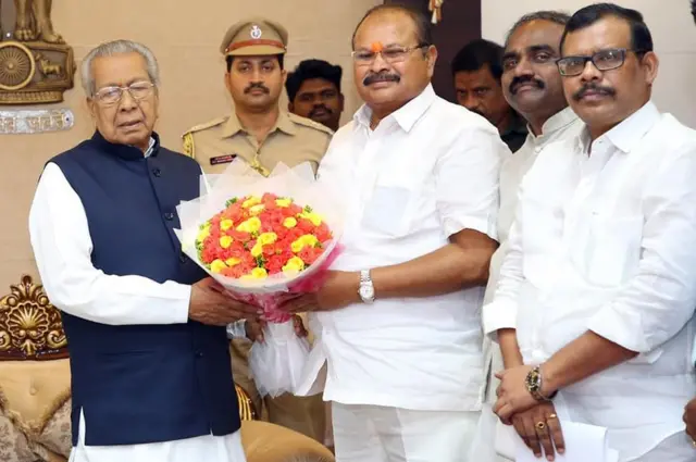 కన్నా లక్ష్మీనారాయణ నేతృత్వంలో గవర్నర్‌ విశ్వభూషణ్‌ హరిచందన్‌ను కలిసిన బీజేపీ బృందం