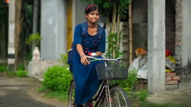 ਪੌਲਮੀ ਨੇ ਹੁਣ ਇੱਕ ਹੱਥ ਨਾਲ ਸਾਇਕਲ ਚਲਾਉਣਾ ਸਿੱਖ ਲਿਆ ਹੈ