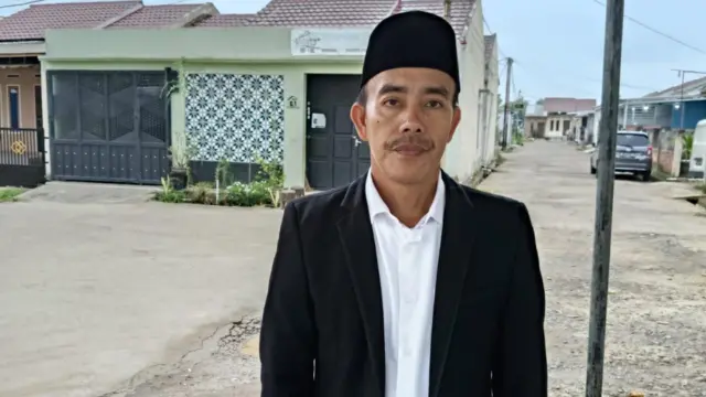 Fery Irawan berkata pemerintah seharusnya membuat harga pupuk yang rendah dan program-program lain yang langsung dirasakan masyarakat.