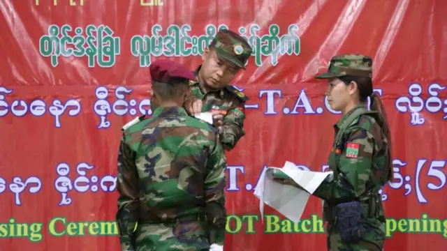 ဒီဇင်ဘာ ၁၈ ရက်က ဗိုလ်သင်တန်းဆင်းပွဲမှာ တွေ့ရတဲ့ ဗိုလ်ချုပ်တားဘုန်းကျော်‌ 