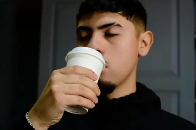 Qorannoon akka agarsiisutti kaafeeniin qaamni kee kaalsiyeemii fudhachuun akka itti ulfaatu gochuu danda'a .