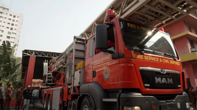 ফায়ার সার্ভিসের গাড়ি 