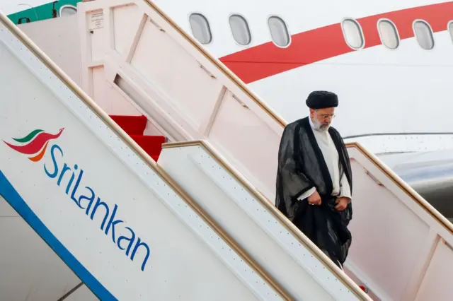 ඉරානයේ හිටපු ජනාධිපතිවරයෙකු වන දිවංගත ආචාර්ය ඊබ්‍රහිම් රයිසි කටුනායක ගුවන් තොටුපලට පැමිණි අවස්ථාව