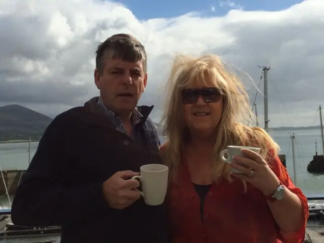 ኣድሪየንን ቪንሰንት ክላርክን ዘይንቡር ሕቶ ቀሪቡሎም