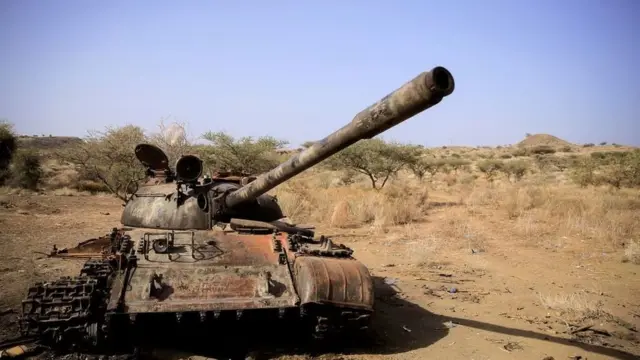 Gaadiddka dagaalka oo burburay