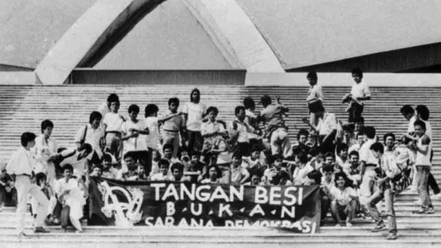gerakan mahasiswa, ITB, 1988, gedung DPR