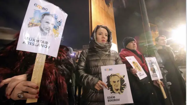 ရုရှားက ခရိုင်းမီးယားကို ကျူးကျော်တာကို ဆန့်ကျင်ဆန္ဒပြမှု ၂၀၁၉ မှာ ယူကရိန်း မြို့တော် ကိယက်ဗ်မှာ ပြလုပ်နေတဲ့ ခရိုင်းမီးယားတာတာတွေ