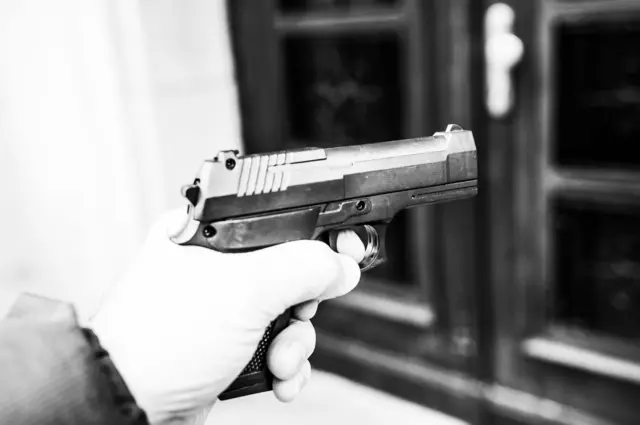 இலங்கையில் வழக்கறிஞர் வேடமிட்டு சட்டவிரோத கும்பலின் தலைவரைக் கொன்ற நபர்