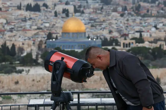 د میاشتې لیدو هڅه