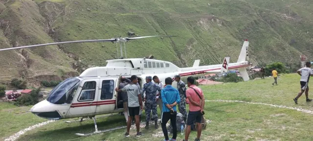 हेलिकप्टरबाट उद्धार