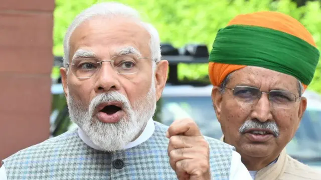 प्रधानमंत्री नरेंद्र मोदी और केंद्रीय कानून मंत्री अर्जुन राम मेघवाल