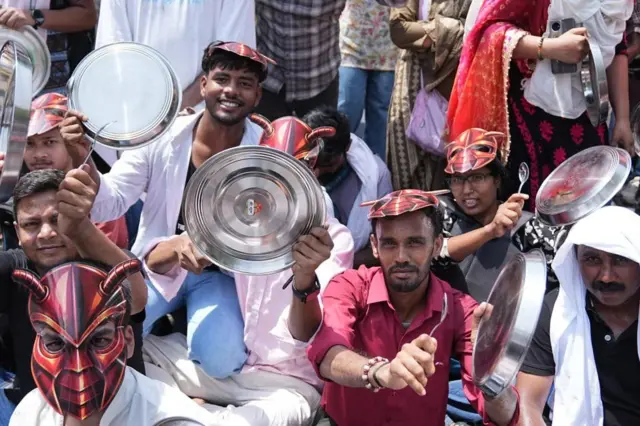सीजेपीच्या आंदोलनात जमलेले समर्थक