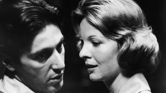 Los actores estadounidenses Al Pacino y Diane Keaton en una escena de 'El Padrino', dirigida por Francis Ford Coppola, 1972.