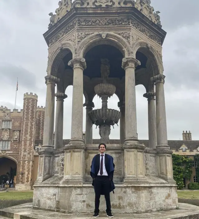 Кембриж университети талабаси Поли Кочи