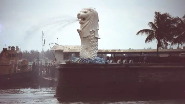 Patung Merlion di Singapura pada 1985.