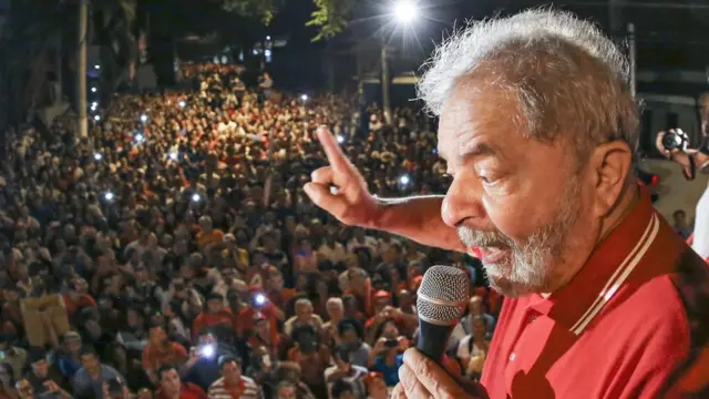 Lula discursa