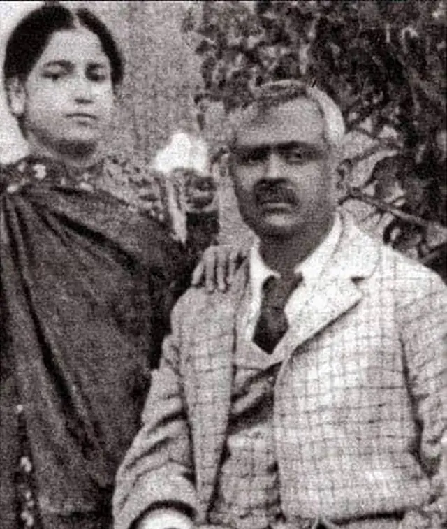 স্বামী সৈয়দ সাখাওয়াত হোসেনের সঙ্গে বেগম রোকেয়া