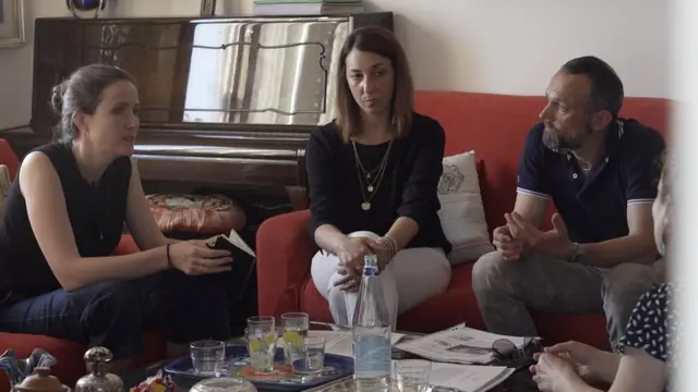 Grupo de pais reunidos em Rimini