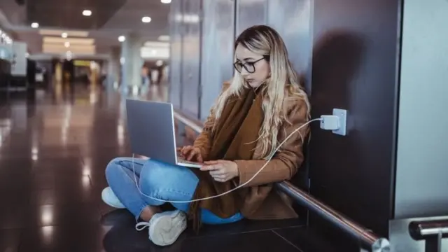 Ka fi son barin kwamfiyutar hannu ta na caji a kodayaushe?