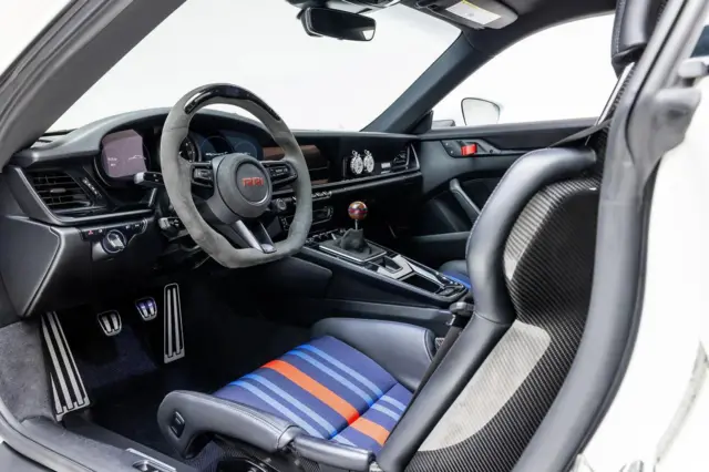 می‌توان برای ماشین دسته‌دنده چوبی و فرمان مسابقه‌ای سفارش داد