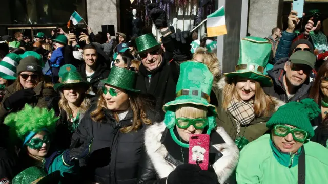 Celebração do St. Patrick's Daybronze spinner blazeNova York