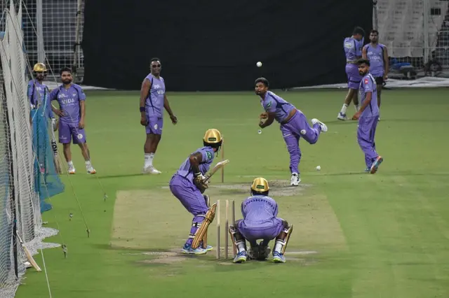 கொல்கத்தா நைட் ரைடர்ஸ் அணி தங்கள் முதல் போட்டியில் மும்பை இந்தியன்ஸுக்கு எதிராக விளையாடுகிறது