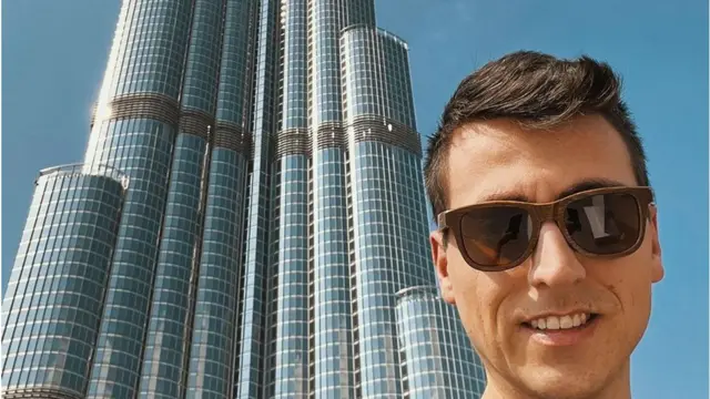 दुबईमा घुमन्ते कामदार