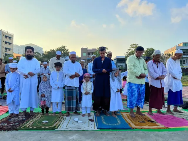 ရန်ကုန်မြို့ ၊အလုံမြို့နယ် အိဒ်ဂါဟ်ကွင်းပြင်မှာ ကျင်းပတဲ့ အိဒ်နမားဇ်ဖတ် ဝတ်ပြုဆုတောင်းပွဲ