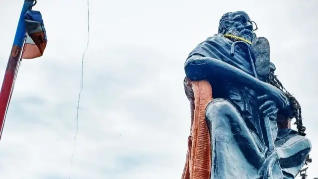 தமிழகத்தில் இரண்டு மாவட்டங்களில் பெரியார் சிலைக்கு அவமரியாதை