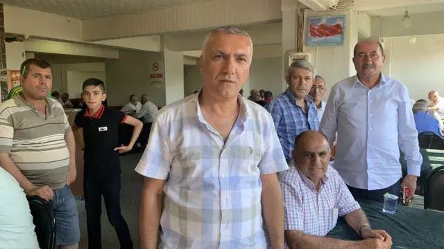 Zehrettin Dinç: CHP'yi sevdiğimizden oy vermiyoruz, biz bu ülkeye barış, demokrasi, huzur gelsin diye oy veriyoruz.