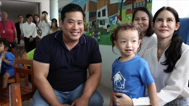 နန်းတော်က ထောက်ပံ့ပေးထားတဲ့ ကလေးဂေဟာကိုလည်း သွားခဲ့