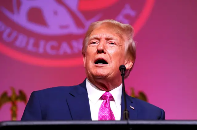 Trump wuxuu hore u mamnuucay in dad qaxooti ah laga keeno Soomaaliya