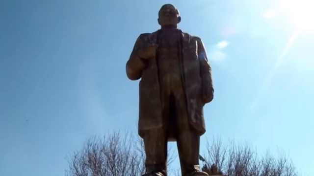 د لینن مجسمه