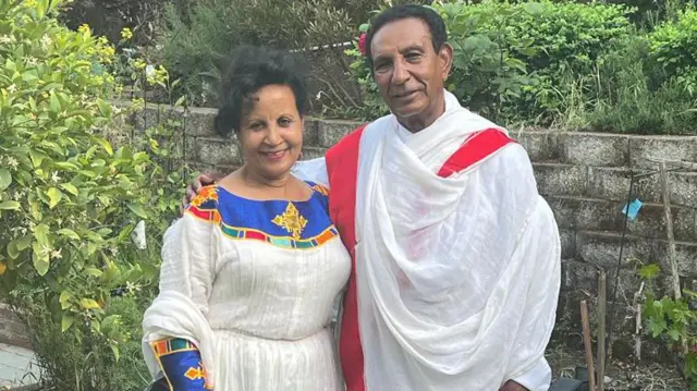 የመንትያዎቹ ወንድማማቾች እናት እና አባት 