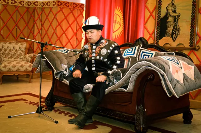 Дөөлөт Сыдыков 5 күн, 5 түн манас айтат