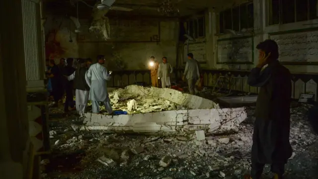 جوادیہ مسجد میں حملے کے بعد کا منظر