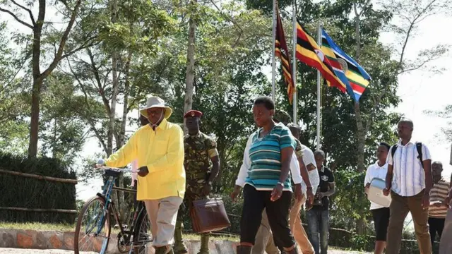 Beeralayda ayaa ku soo xoomay si ay u ddawadaan madaxweynaha