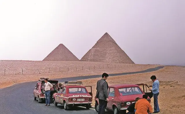 Reklamna vožnja i snimanje pokraj egipatskih piramida u Gizi