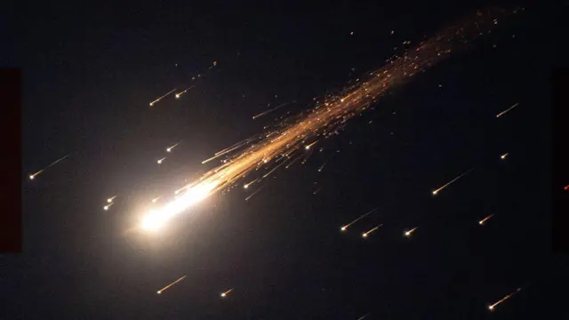 Gökyüzünden süzülen bir füze